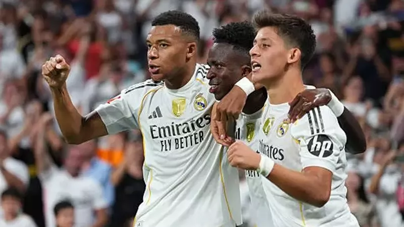 ريال مدريد يصعق فياريال بثلاثية ويتصدر الدوري الإسباني