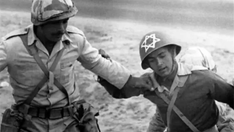 من تدريب للجيش المصري.. قصة أشهر صورة لأسر جندي إسرائيلي في حرب أكتوبر