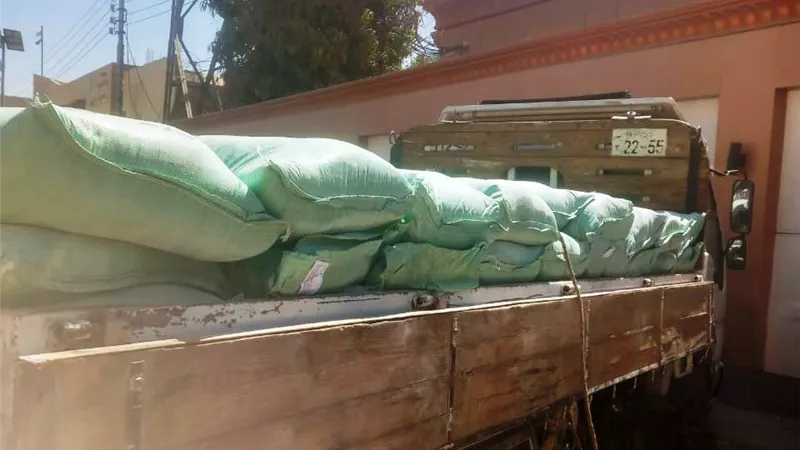 ضبط سيارة محملة بـ 5 أطنان دقيق بلدي مدعم في إدفو