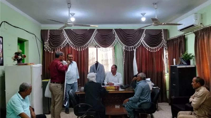 رئيس مدينة سمسطا يلتقي المواطنين لمناقشة احتياجاتهم الخدمية على أرض الواقع