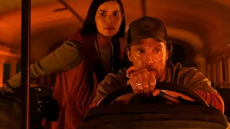 ماثيو ماكونهي يشعل القلوب في فيلمه الجديد «The Lost Bus» 