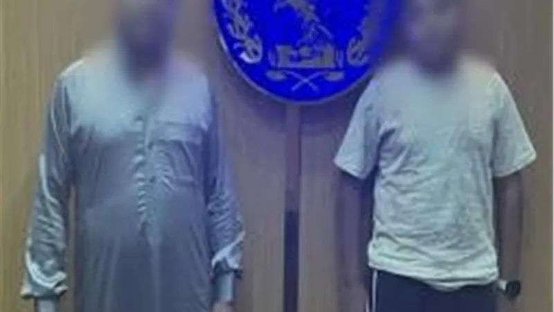 للسير برعونة.. القبض على مقاول ترك طفلاً يقود سيارته بسرعة جنونية  