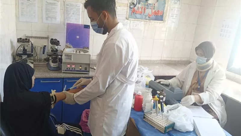 تقديم خدمات طبية مجانية لأكثر من 6 آلاف مواطن ضمن قوافل «حياة كريمة» بالمنيا