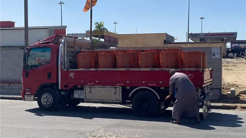 أكثر من 17 محضر .. تموين الشرقية تضبط سلعًا منتهية الصلاحية وخيوط بوليستر مجهولة | صور