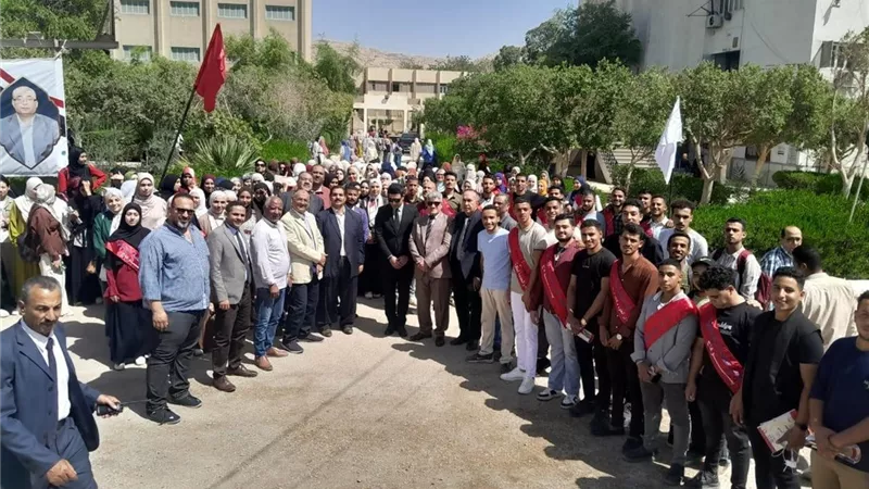 نائب محافظ سوهاج يحتفل باتتصارات أكتوبر بين طلاب خدمة اجتماعية |صور