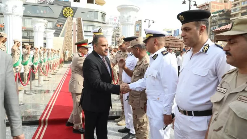 محافظ الشرقية يضع أكليل زهور على النصب التذكاري مع ذكرى انتصارات أكتوبر 