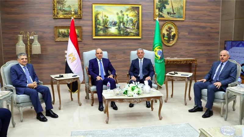 محافظ الإسماعيلية يستقبل وزير الموارد المائية والري