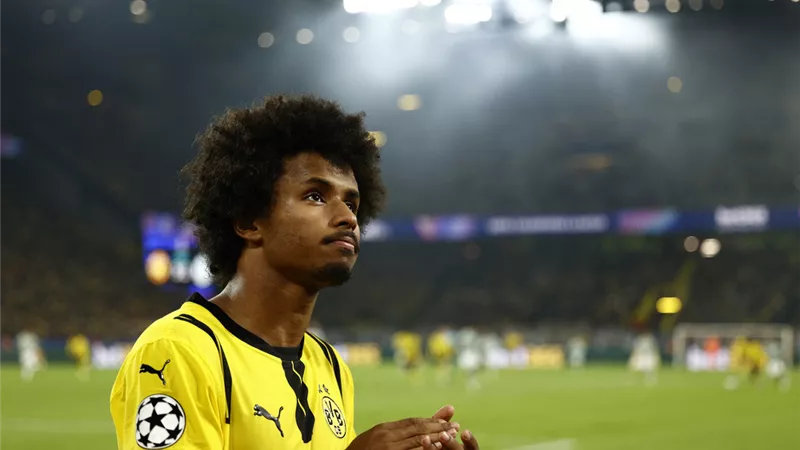 برشلونة يجدد اهتمامه بضم الألماني كريم أديمي من دورتموند