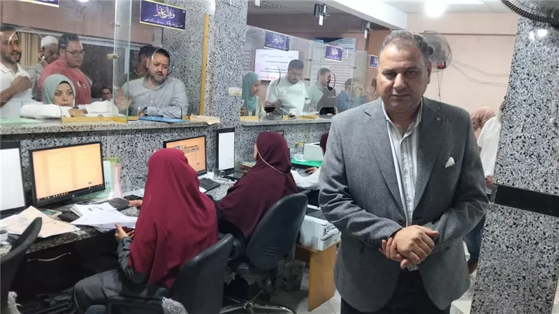 رئيس سيدي سالم يتابع أعمال تركيب الإنترلوك بشوارع المدينة