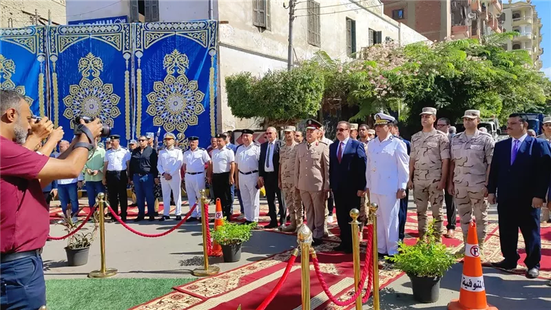  محافظ المنوفية يضع إكليل زهور على النصب التذكاري بشبين الكوم احتفالاً بذكرى نصر أكتوبر
