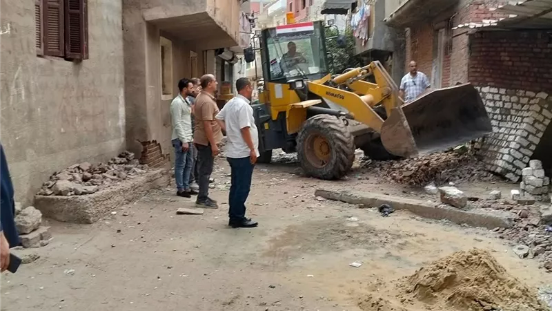  رئيس مدينة سيدي سالم في كفر الشيخ يتفقد العملية التعليمية ويتابع أعمال النظافة |صور
