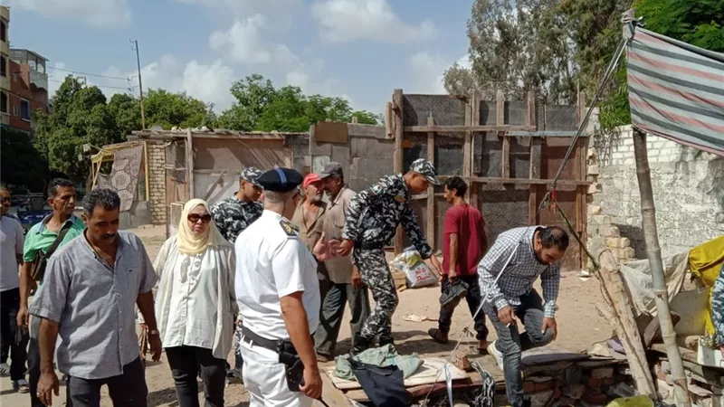 الإسماعيلية تداهم أوكار النباشين وتحرر 11 محضرًا بعد انتشار المخلفات في المحافظة