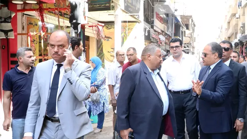 بعد انهيار منزل.. محافظ الشرقية يحيل عددا من مسؤولي حي أول لتقاعسهم وتقصيرهم 