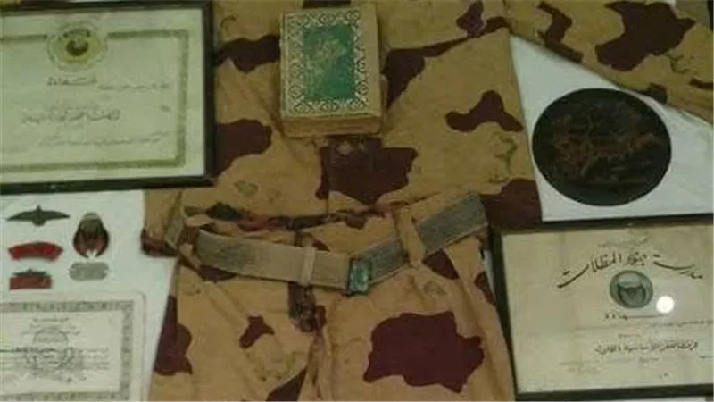 بعد سنوات النصر.. بدلة مقاتل صاعقة تروي حكايات الشجاعة والخلود