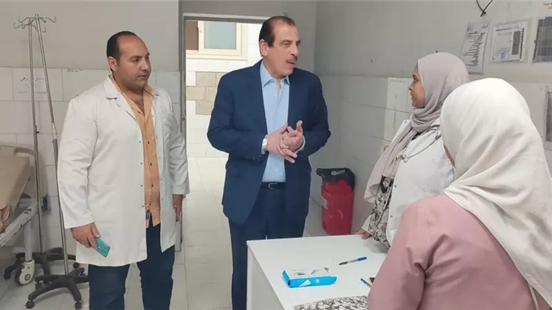 جولة ليلية مفاجئة تطيح بمدير مستشفى أم المصريين ونائبه (تفاصيل)