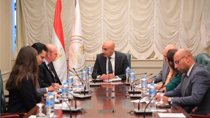 وزير التربية والتعليم يبحث مع وفد الوكالة الألمانية 