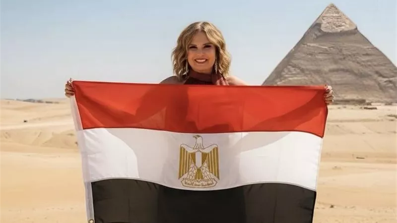 يسرا تحتفل بانتصارات حرب أكتوبر على طريقتها الخاصة  