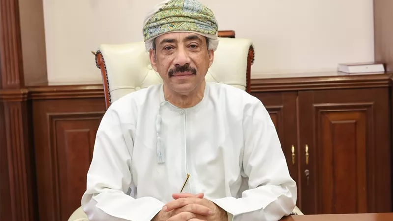 سفير عمان : العناني خير ممثل لمصر والعرب في اليونسكو | خاص