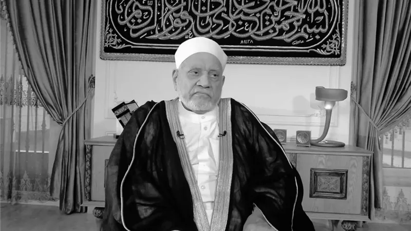 جثمان أحمد عمر هاشم يصل إلى الجامع الأزهر استعدادا لصلاة الجنازة