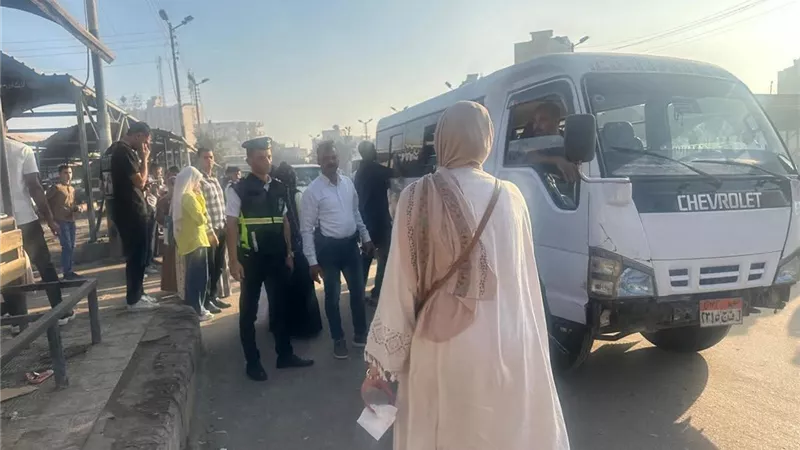 الدفع بـ90 سيارة سرفيس وخطوط أخرى و5 أتوبيسات لنقل طلاب جامعة كفر الشيخ |صور
