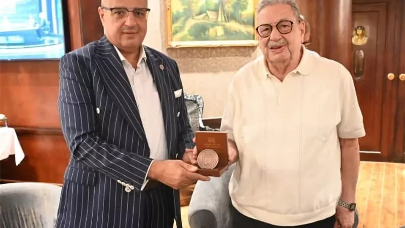 محافظ جنوب سيناء يكرم اللواء محمد الجافي.. أقدم المحاربين بجنوب سيناء وأحد أبطال النصر