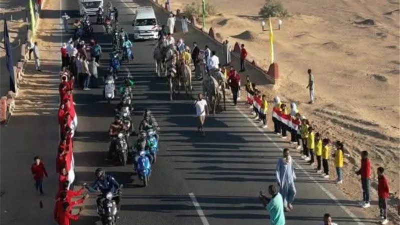 محافظ الوادي الجديد يلتقي فريق رالي تحدي عبور مصر في نسخته الرابعة عشرة
