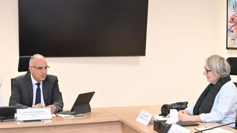 وزير الري يبحث مع سفيرة فنلندا تعزيز التعاون في الموارد المائية