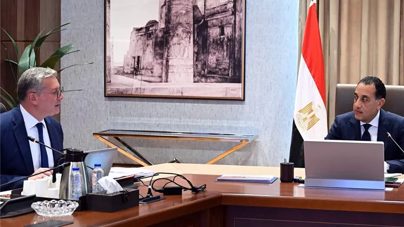 اجتماع الزيادة الأخيرة .. «مدبولى» يلتقى وزير البترول فى العاصمة الإدارية 