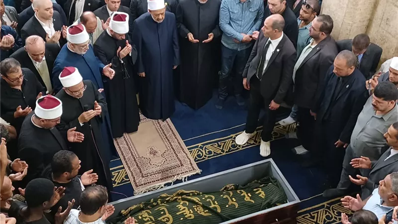 أبرز الإنجازات.. «الأزهر» يوثق السيرة الذاتية للدكتور أحمد عمر هاشم 