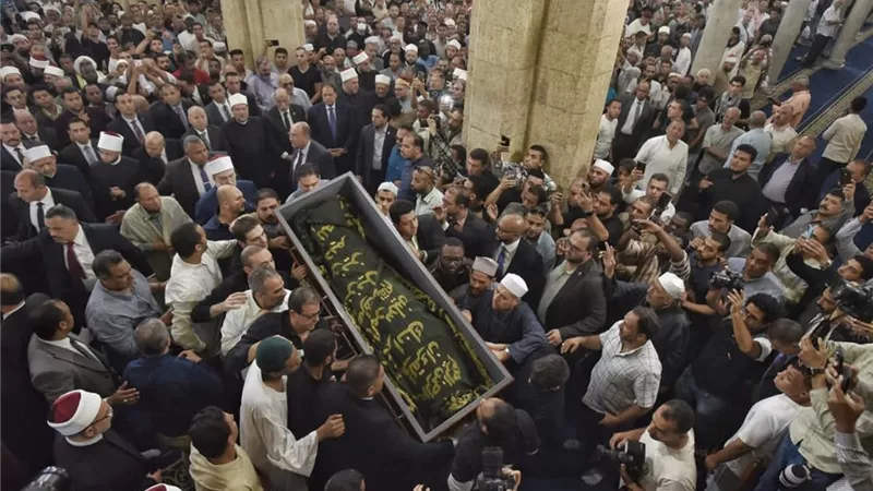 إقامة سرادق العزاء الثاني للدكتور أحمد عمر هاشم اليوم