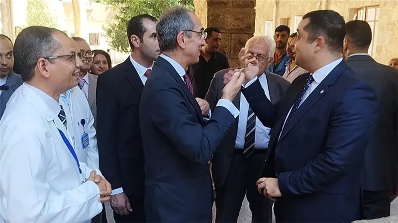 وزير الاتصالات من قنا: مستشفى الحميات صرح طبي عريق ويواكب أحدث تكنولوجيا العصر