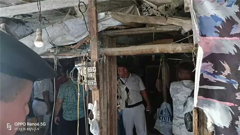 الجيزة تزيل أكبر تجمع لفرز المخلفات والعشش بحدائق الأهرام | صور 