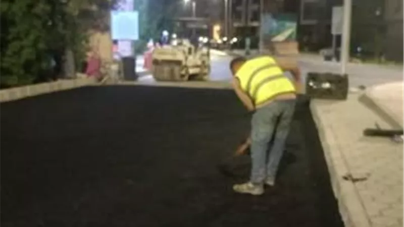 جهاز مدينة الشروق يتابع أعمال رفع كفاءة الطرق داخل كومبوند 