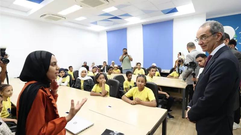 وزير الاتصالات: قصص نجاح خريجى برامج كريتيفا بقنا تعكس تطور قطاع التكنولوجيا
