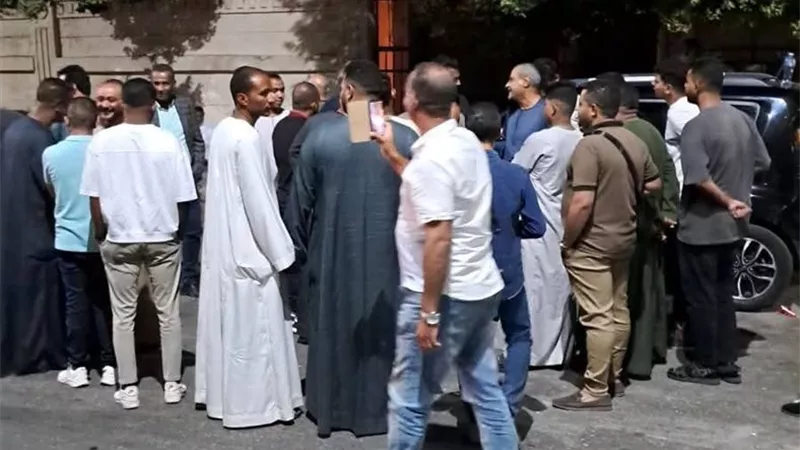 من أمام محكمة الأقصر.. مرشحو النواب في الشارع لحجز أرقام الترشح الأولى