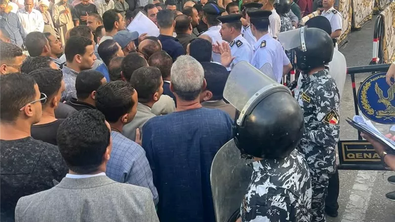 أول ساعات التقديم.. بدء توافد راغبي الترشح لانتخابات النواب في قنا