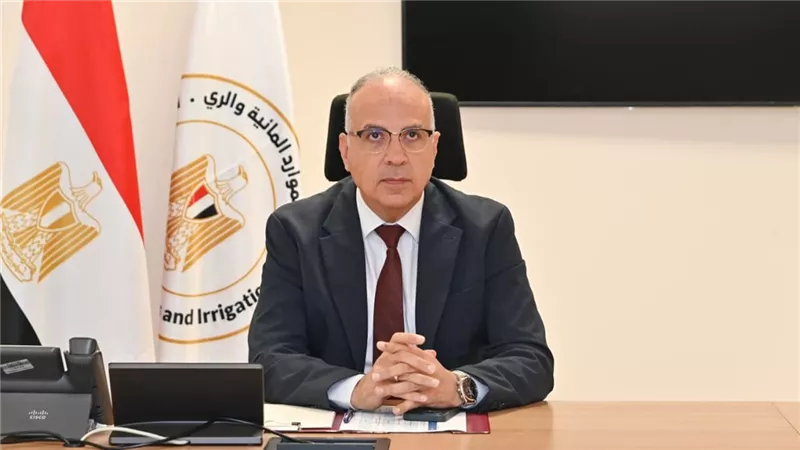 وزير الري يتابع أعمال الصيانة والتأهيل الجارية لحائط رشيد البحري