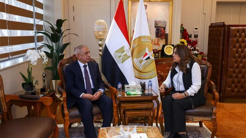 التنمية المحلية تبحث مع رئيس الأكاديمية العربية للعلوم والتكنولوجيا ملفات التعاون المشتركة