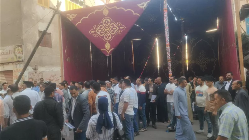 توافد راغبى الترشح للبرلمان بالبحيرة على محكمة دمنهور لتقديم أوراقهم