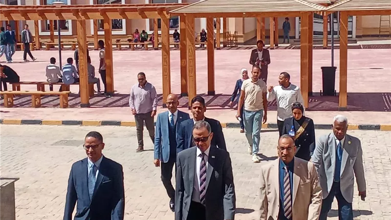 جامعة طيبة التكنولوجية بالأقصر تستعرض مشروعات طلابها المبتكرة أمام أمين المجلس الأعلى للتعليم التكنولوجي