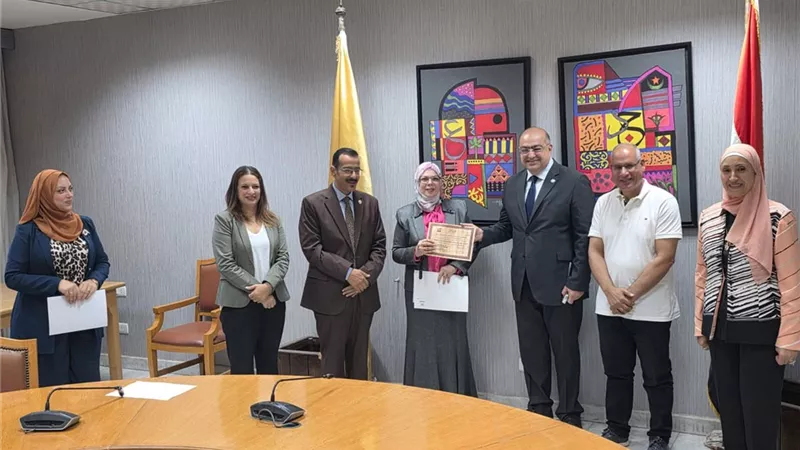 جامعة حلوان تكرم طلابها الفائزين في مسابقة «الطالب الأعلى إنجازاً» 
