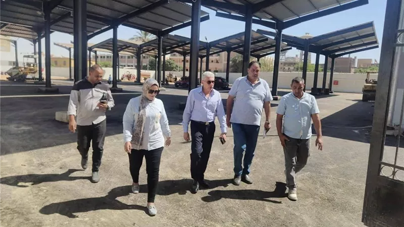 سكرتير عام المنيا يتابع أعمال إنشاء مجمع مواقف سمالوط والسوق الحضاري 