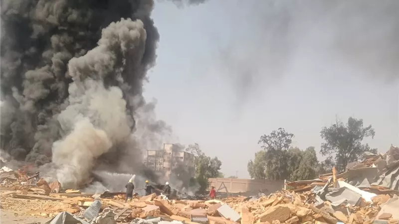  حريق ورشة خراطة فى البساتين.. النيران اندلعت في مخلفات الإسفنج 