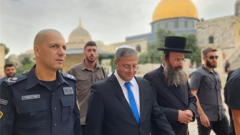  بن غفير يقتحم المسجد الأقصى بصلوات الانتصار على حماس : فيديو 