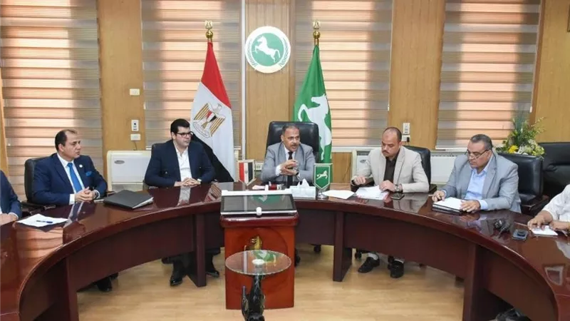 كردون أمني وإخلاء المحال.. محافظ الشرقية: استمرار حملات إزالة المباني القديمة |صور  
