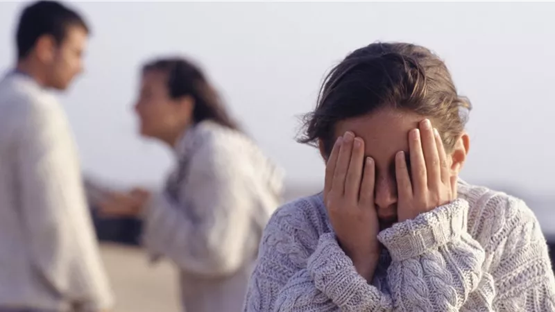 تُغلق القلب وتفتح باب العقوق.. أمين الفتوى يحذر من القسوة مع الأبناء