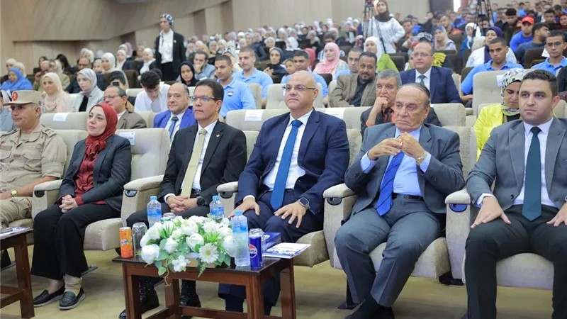 محافظ القليوبية ورئيس جامعة بنها يشهدان الندوة التثقيفية احتفالًا بذكرى أكتوبر