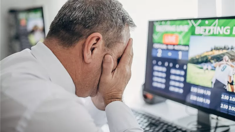 الربح بالحظ.. كيف حذر الإسلام من المقامرة والمراهنات؟