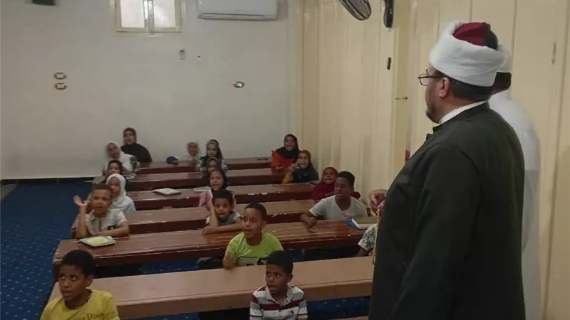 مدير أوقاف الأقصر يزور المدرسة القرانية بالساحة الرضوانية بالبغدادى