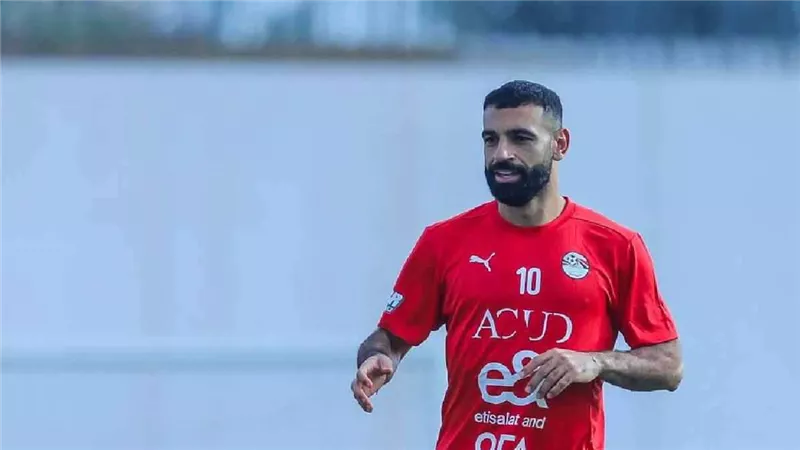 هل يغيب محمد صلاح عن مباراة مصر وغينيا بيساو بعد التأهل لكأس العالم؟